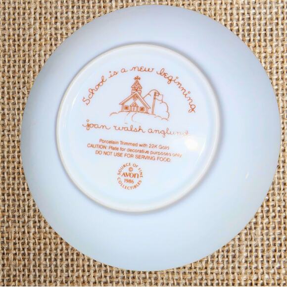 1986 Avon “School Is a New Beginning” Plate by Joan Walsh Anglund, 22K Gold Trim - Picture 2 of 6